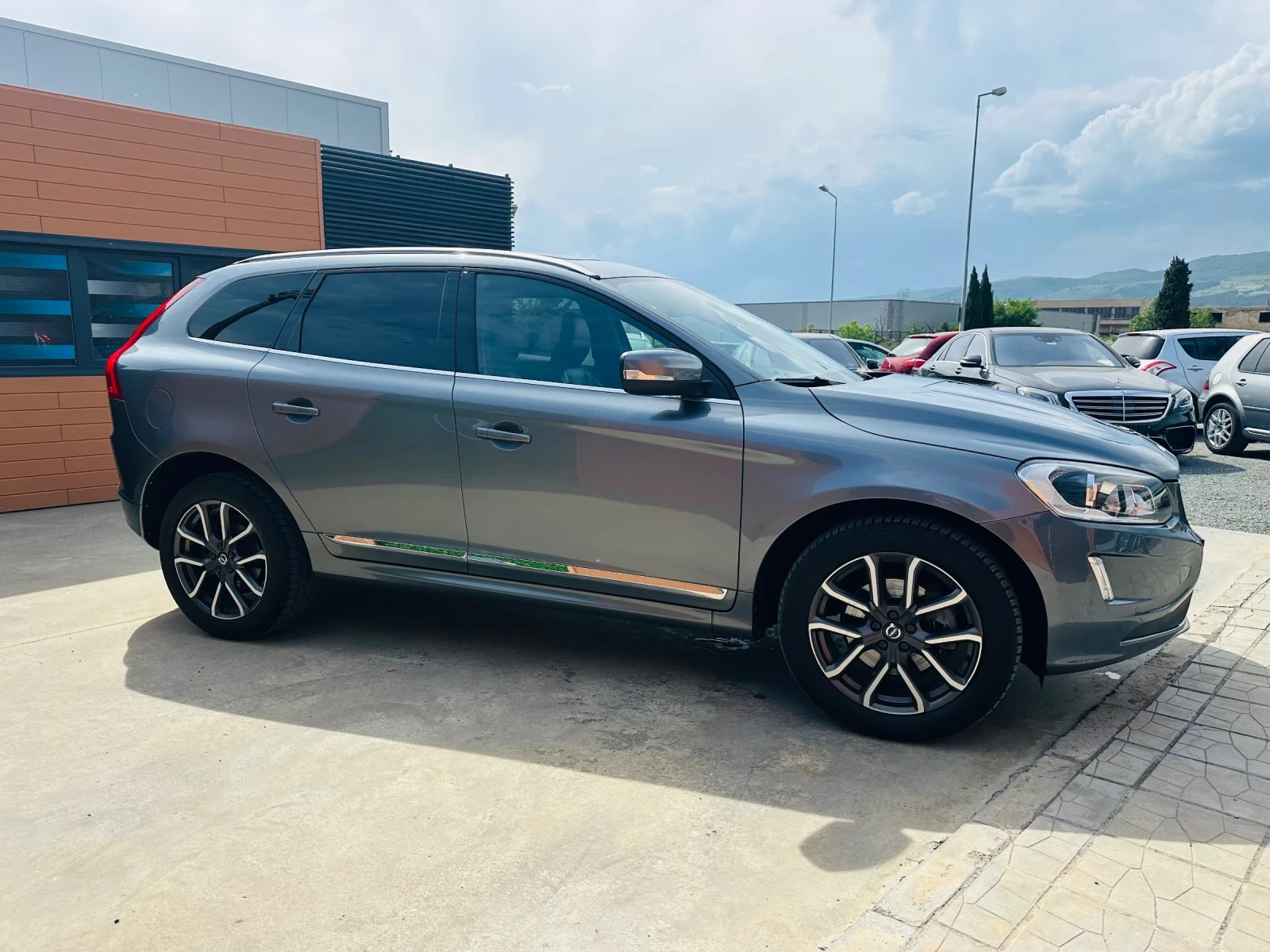 Volvo XC60 2.0 D4/Navi/Панорама/Камера - изображение 4