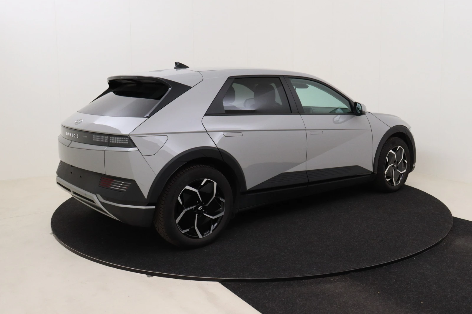 Hyundai Ioniq 5 60 kWh Core- 98.5 SOH, снимка 4 - Автомобили и джипове - 53970828