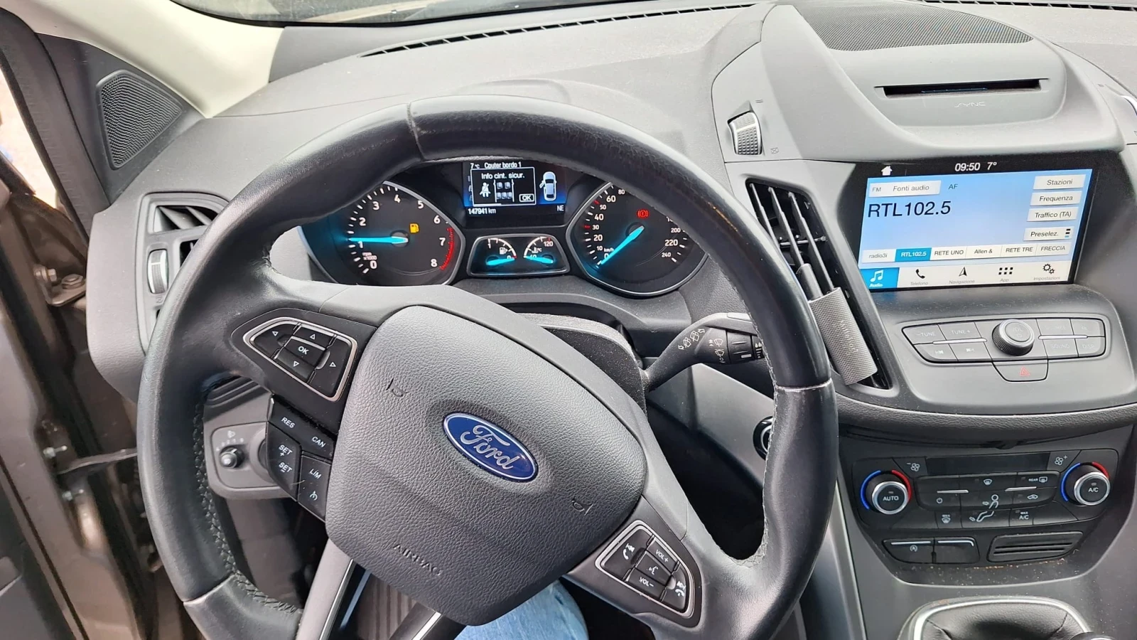 Ford Kuga 1.5 EcoBoost SeS 2WD ST-Line, снимка 14 - Автомобили и джипове - 54177653