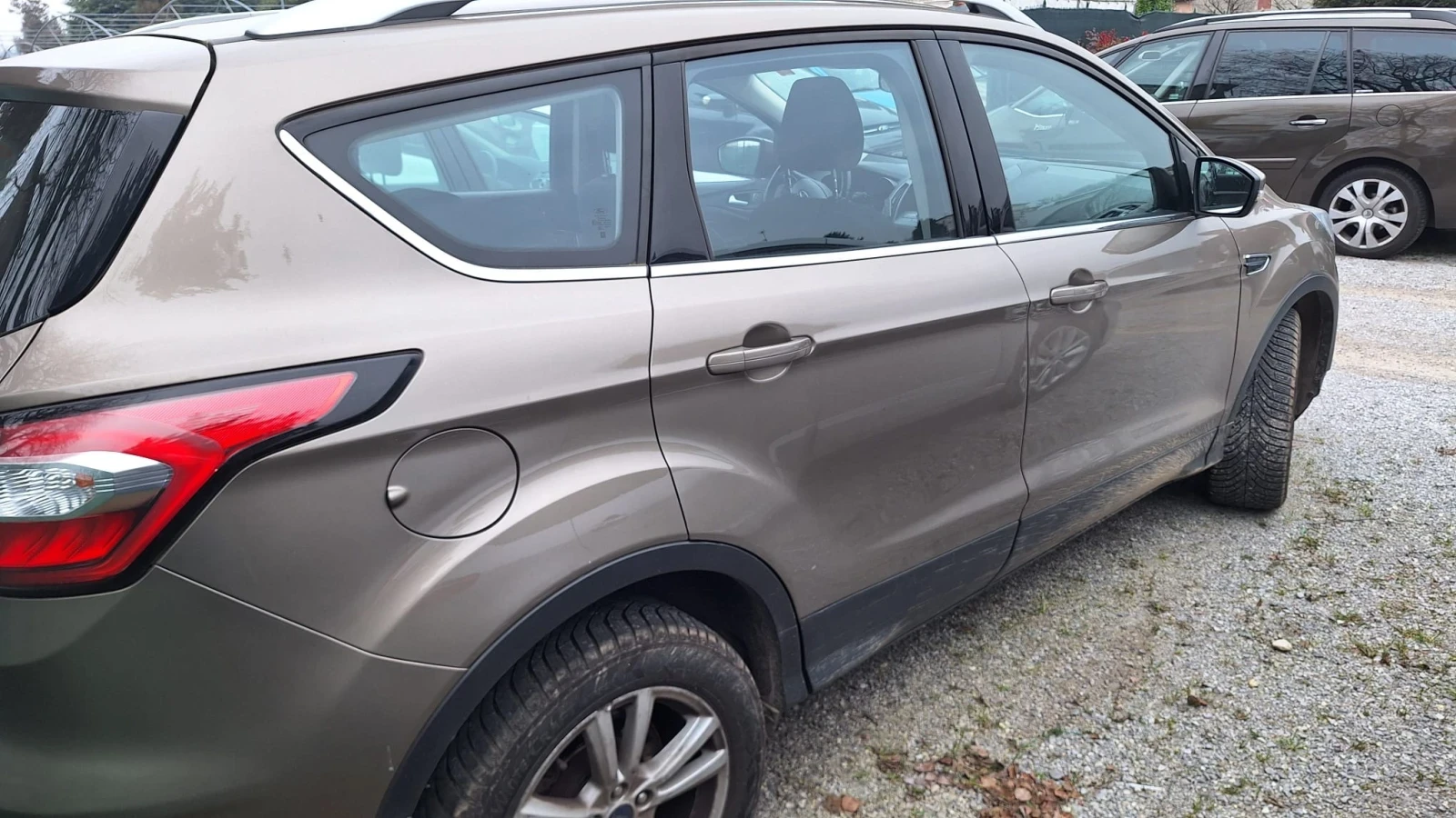 Ford Kuga 1.5 EcoBoost SeS 2WD ST-Line, снимка 7 - Автомобили и джипове - 54177653