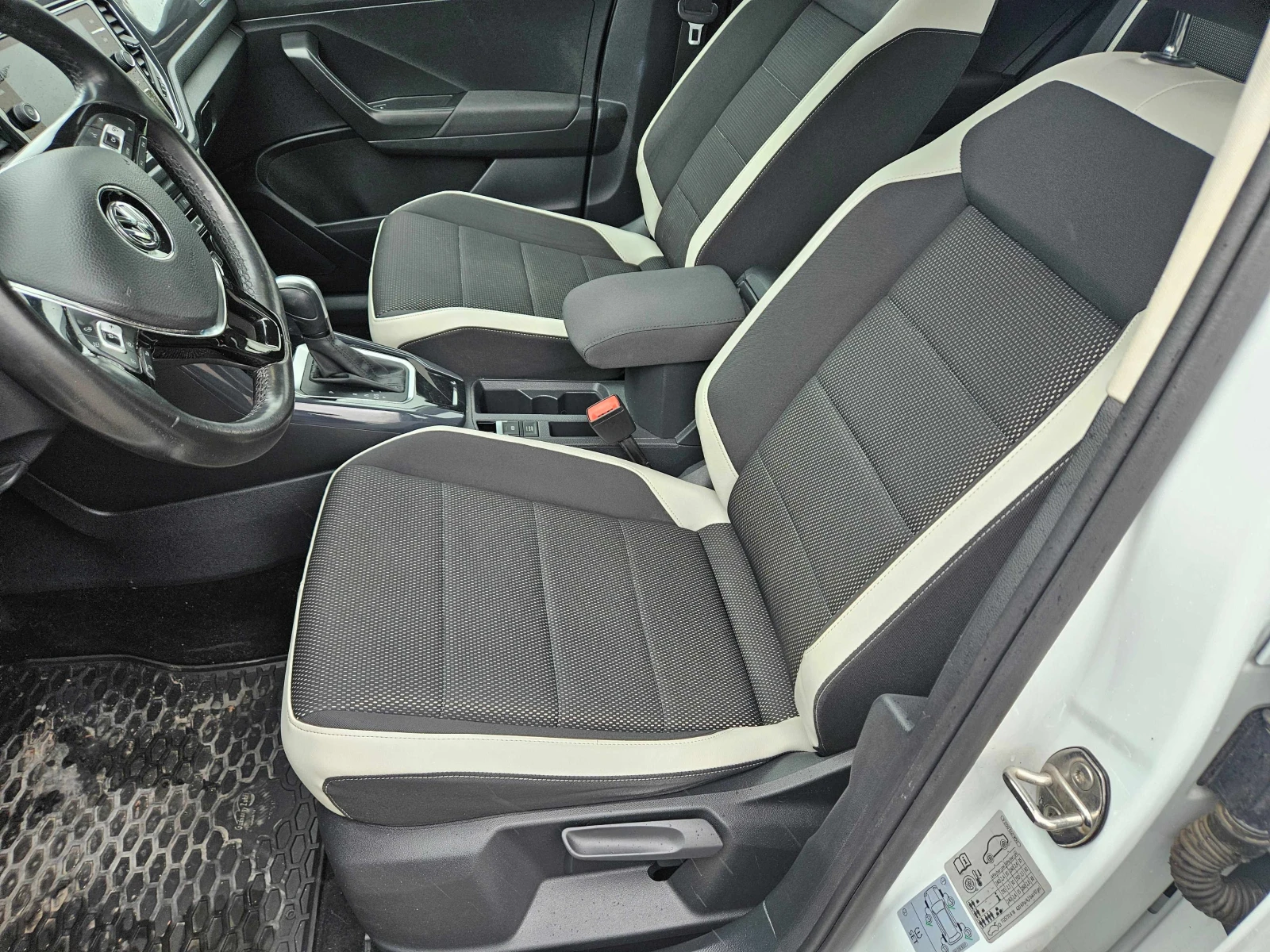 VW T-Roc Sport, снимка 6 - Автомобили и джипове - 54369481