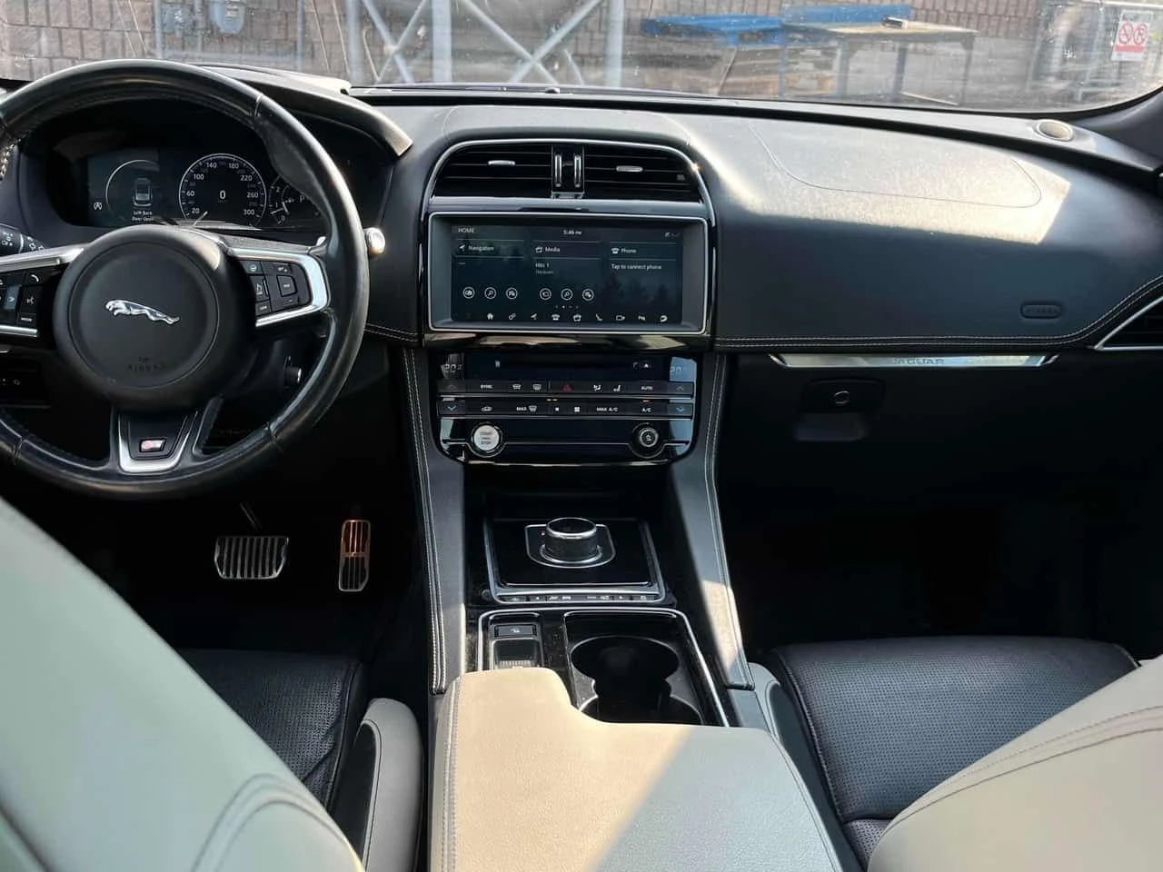 Jaguar F-PACE  S / DISTRONIC / HUD / PANO, снимка 12 - Автомобили и джипове - 55613533