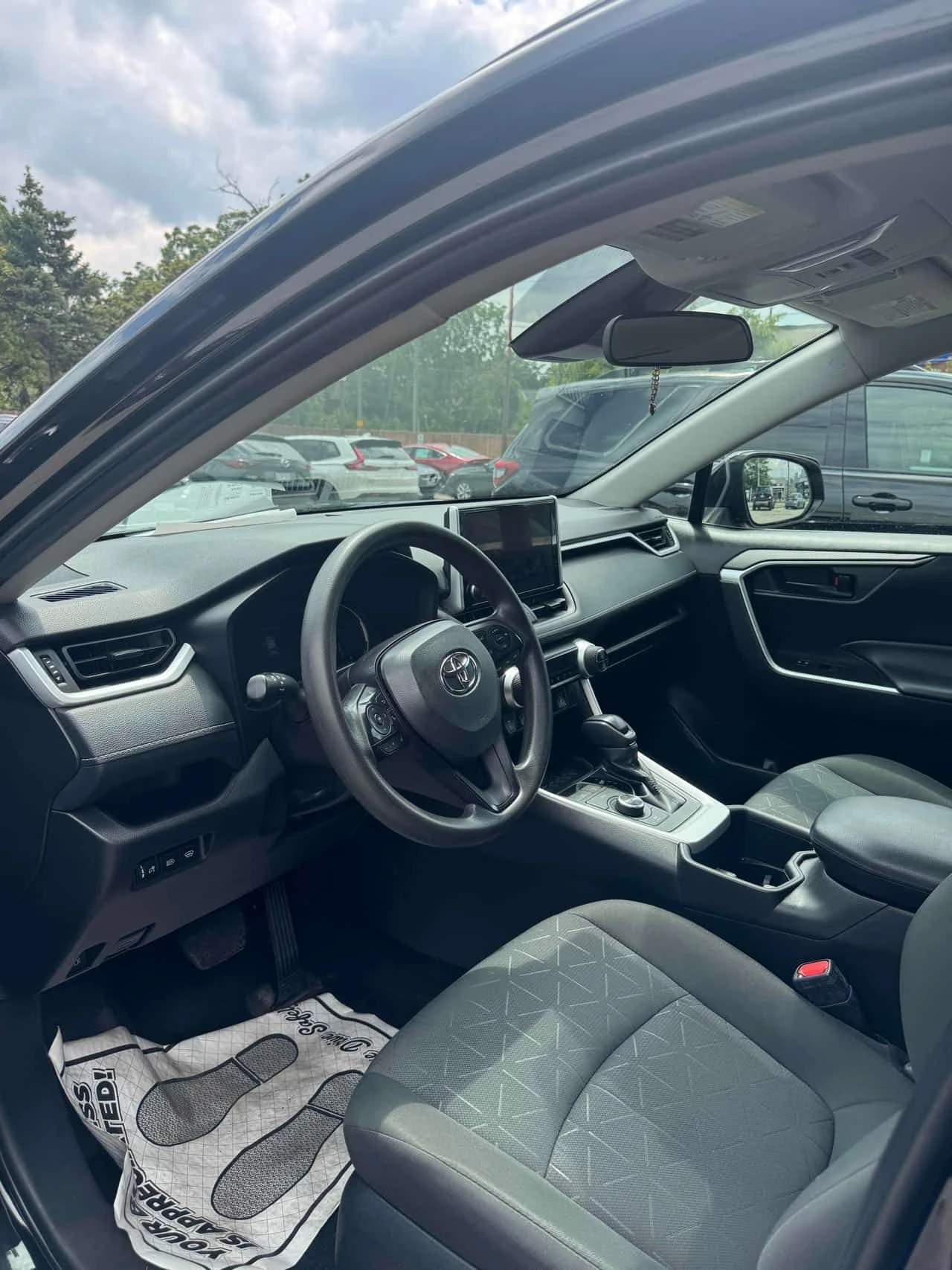 Toyota Rav4 Hybrid LE / CARFAX / АВТОКРЕДИТ , снимка 5 - Автомобили и джипове - 55650374