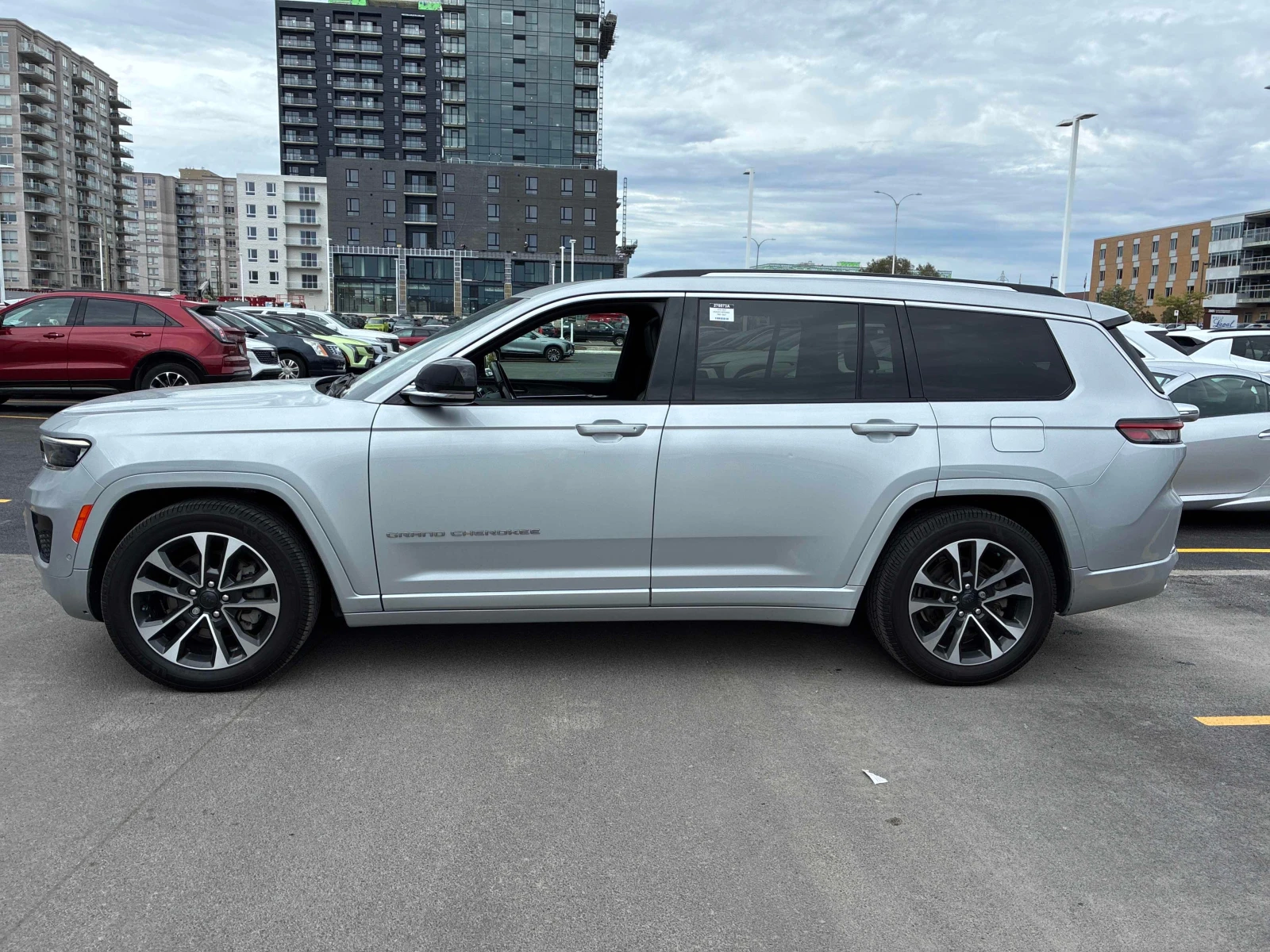 Jeep Grand cherokee Overland | CARFAX | БЕЗ ИНЦИДЕНТИ, снимка 3 - Автомобили и джипове - 56142875
