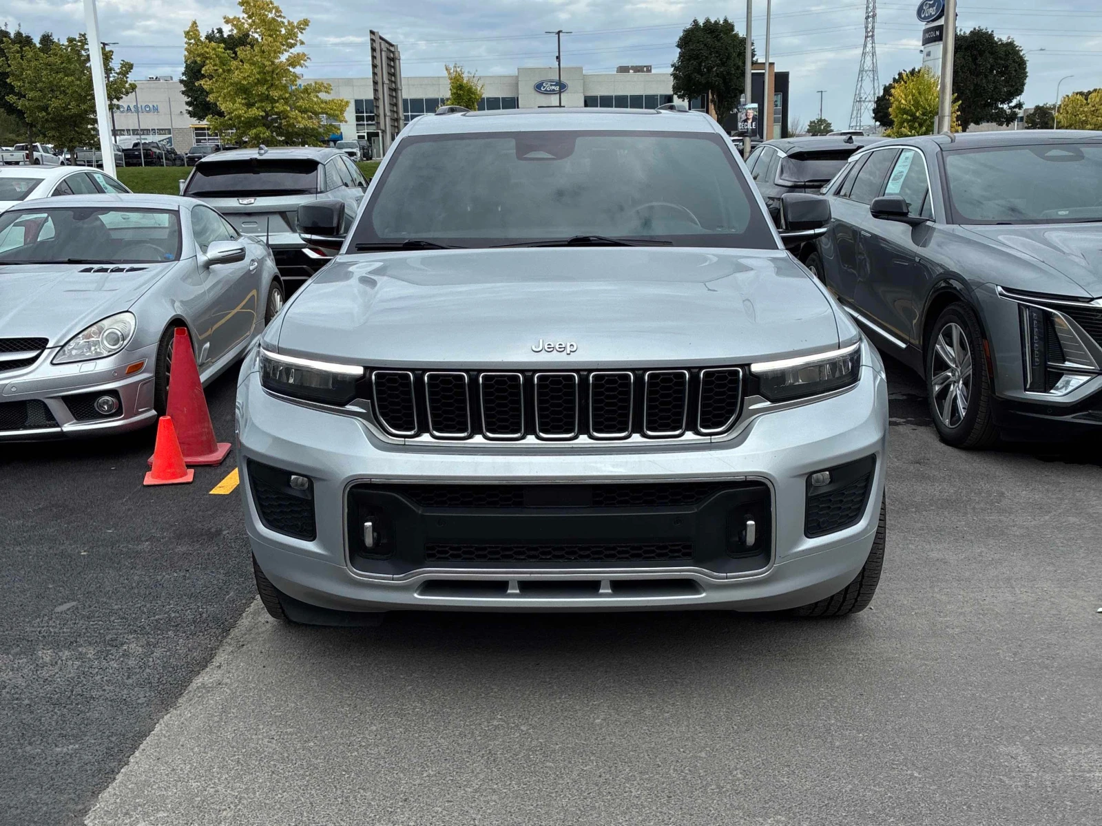 Jeep Grand cherokee Overland | CARFAX | БЕЗ ИНЦИДЕНТИ, снимка 2 - Автомобили и джипове - 56142875