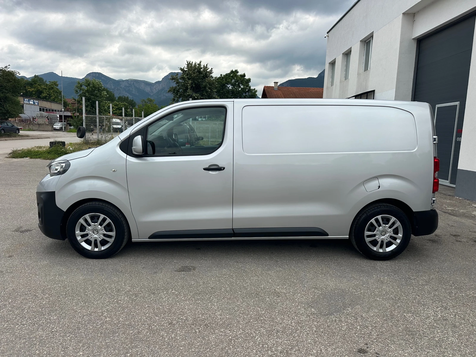 Peugeot Expert 2.0BlueHDI* Навигация* Италия* , снимка 4 - Бусове и автобуси - 55122111