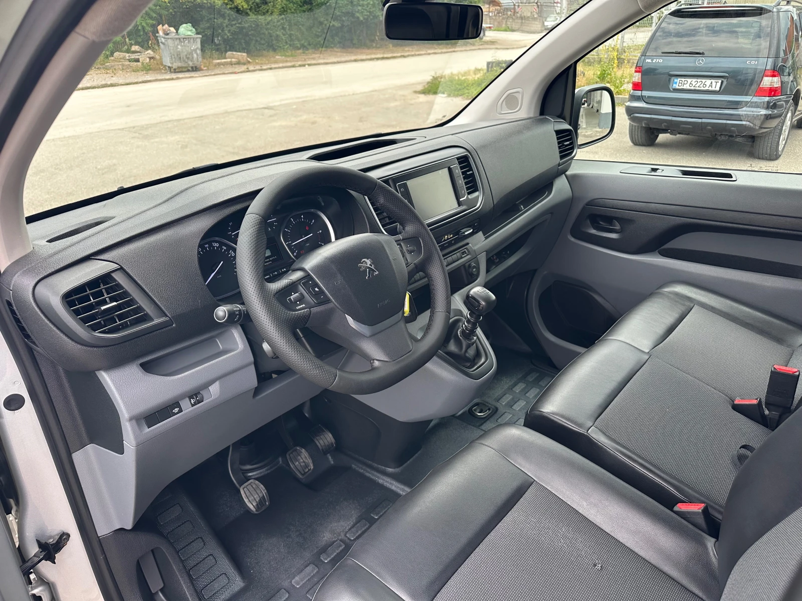 Peugeot Expert 2.0BlueHDI* Навигация* Италия* , снимка 11 - Бусове и автобуси - 55122111