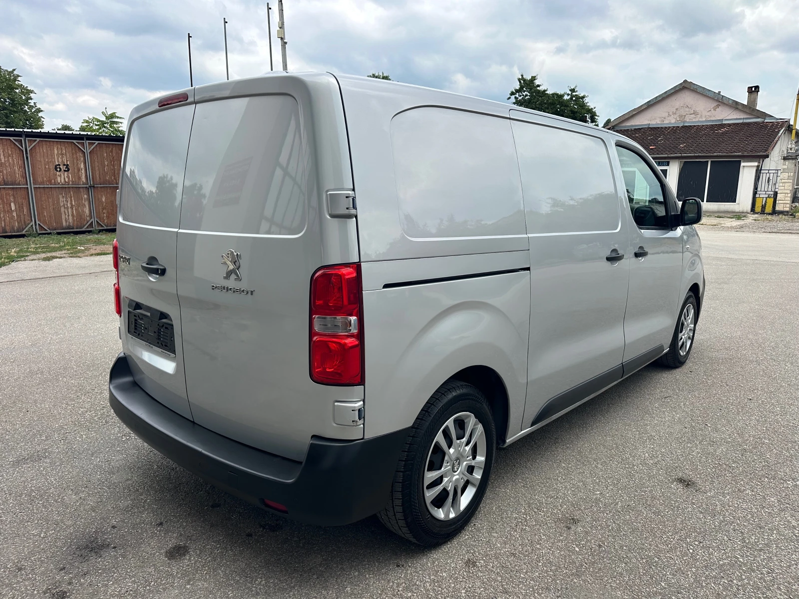 Peugeot Expert 2.0BlueHDI* Навигация* Италия* , снимка 7 - Бусове и автобуси - 55122111