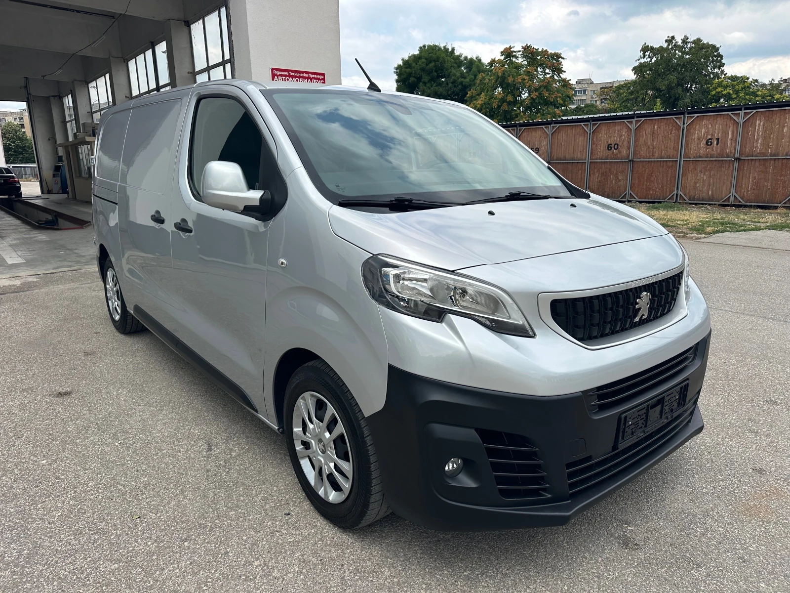 Peugeot Expert 2.0BlueHDI* Навигация* Италия* , снимка 9 - Бусове и автобуси - 55122111