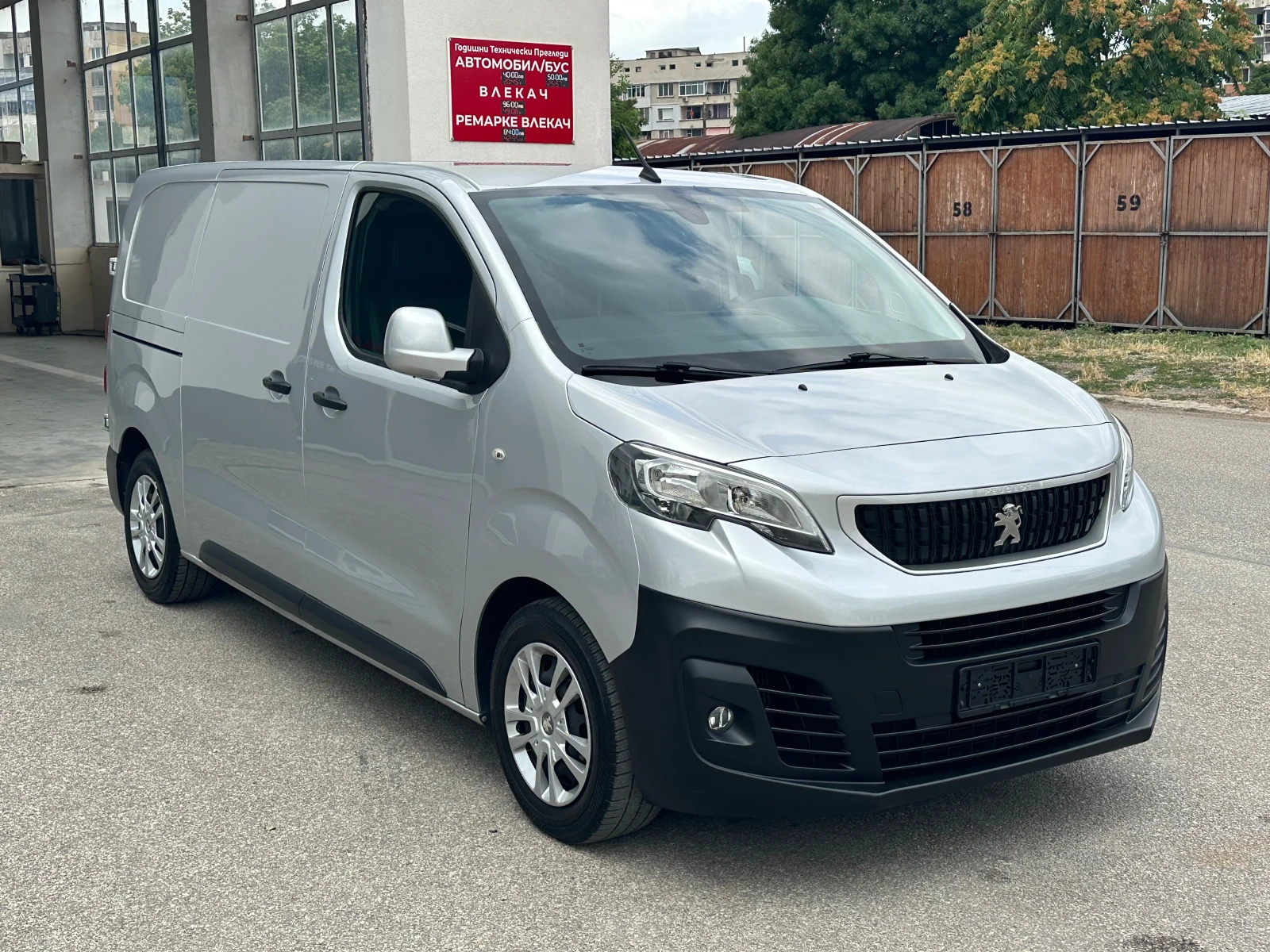 Peugeot Expert 2.0BlueHDI* Навигация* Италия* , снимка 10 - Бусове и автобуси - 55122111