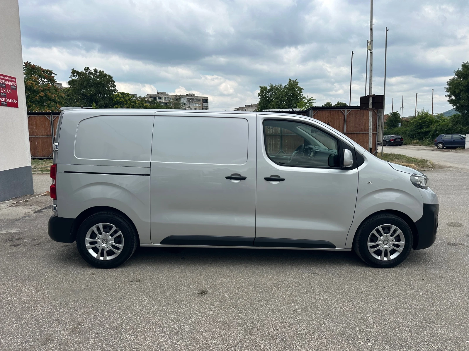 Peugeot Expert 2.0BlueHDI* Навигация* Италия* , снимка 8 - Бусове и автобуси - 55122111