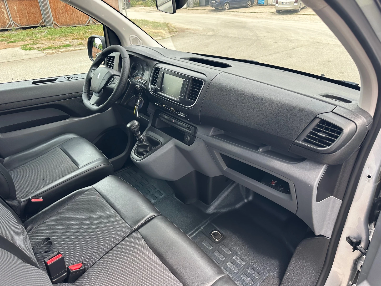 Peugeot Expert 2.0BlueHDI* Навигация* Италия* , снимка 12 - Бусове и автобуси - 55122111