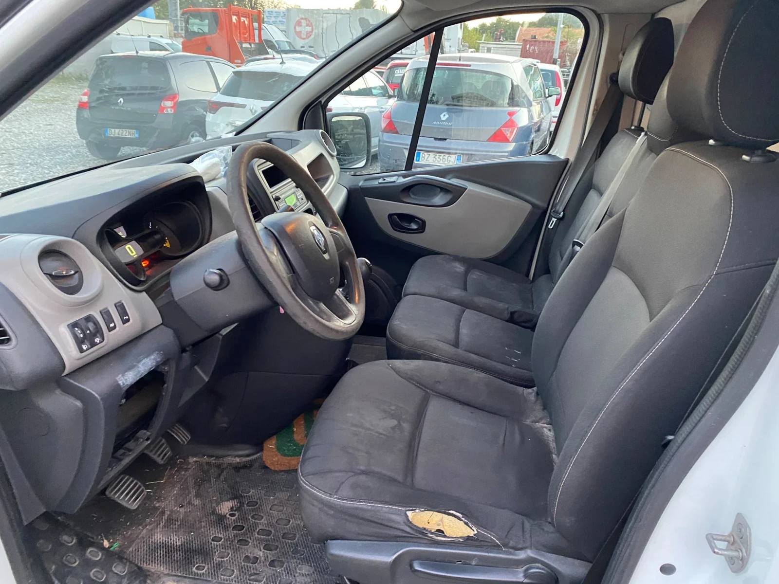 Renault Trafic DCI 120 ENERGY , снимка 8 - Бусове и автобуси - 56686394
