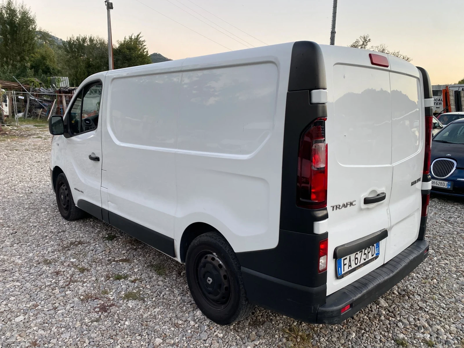 Renault Trafic DCI 120 ENERGY , снимка 2 - Бусове и автобуси - 56686394