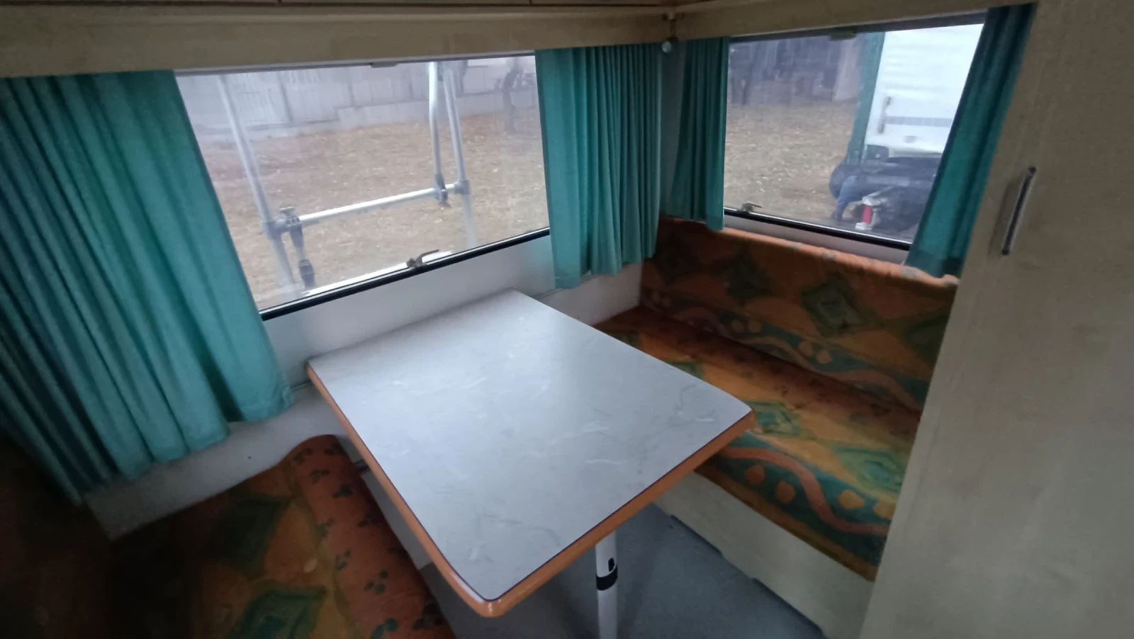 Каравана Chateau 430, снимка 16 - Каравани и кемпери - 56676690