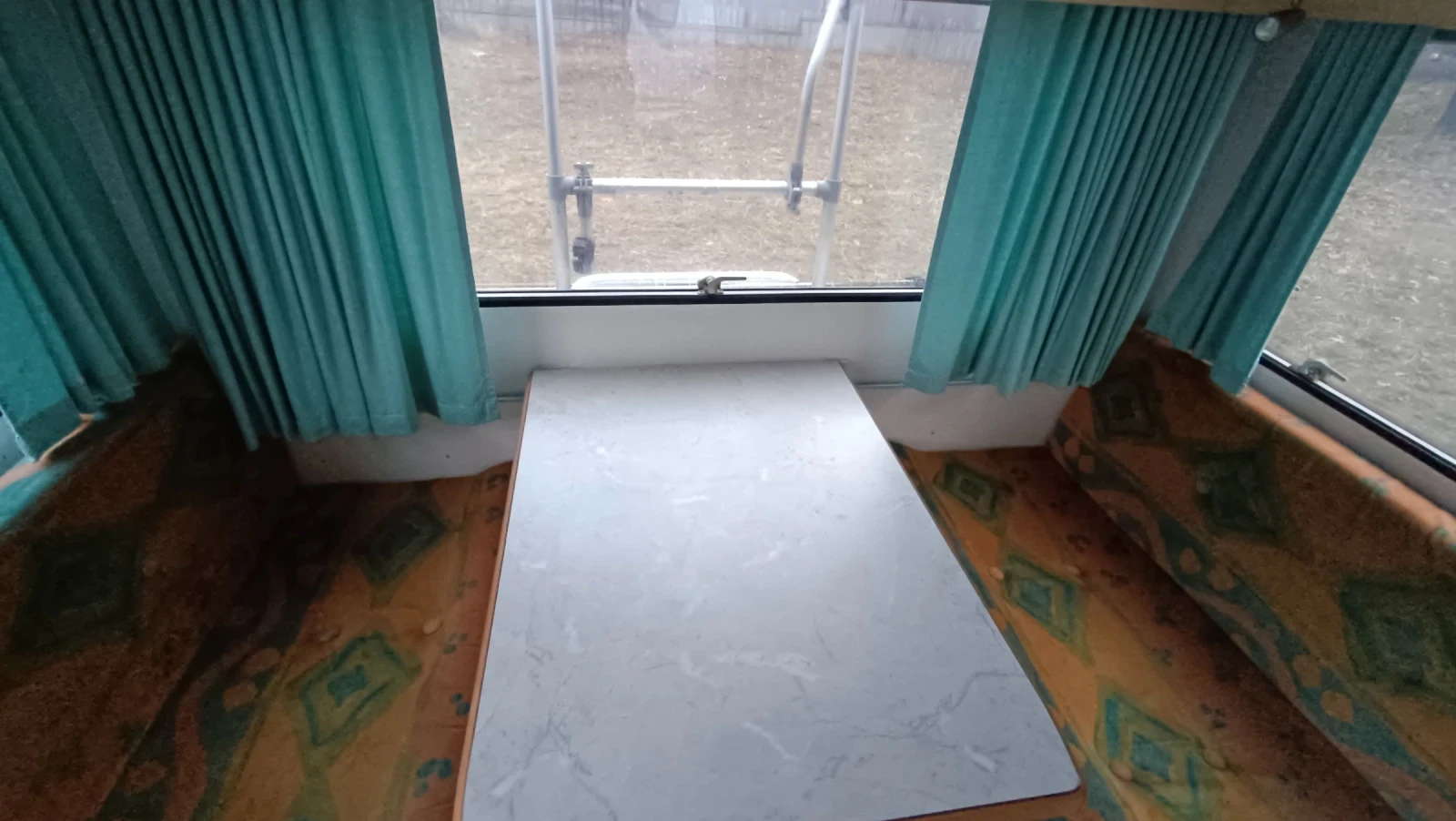 Каравана Chateau 430, снимка 14 - Каравани и кемпери - 56676690