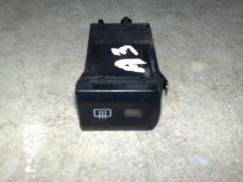 Копче подгряване задно стъкло за Ауди А3 98г. (1)