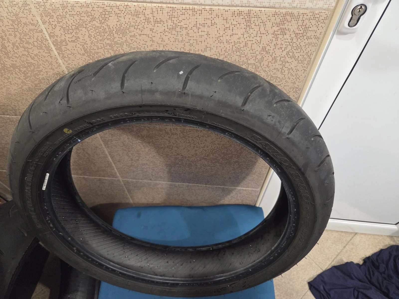 Гуми, снимка 4 - Гуми и джанти - 53724554