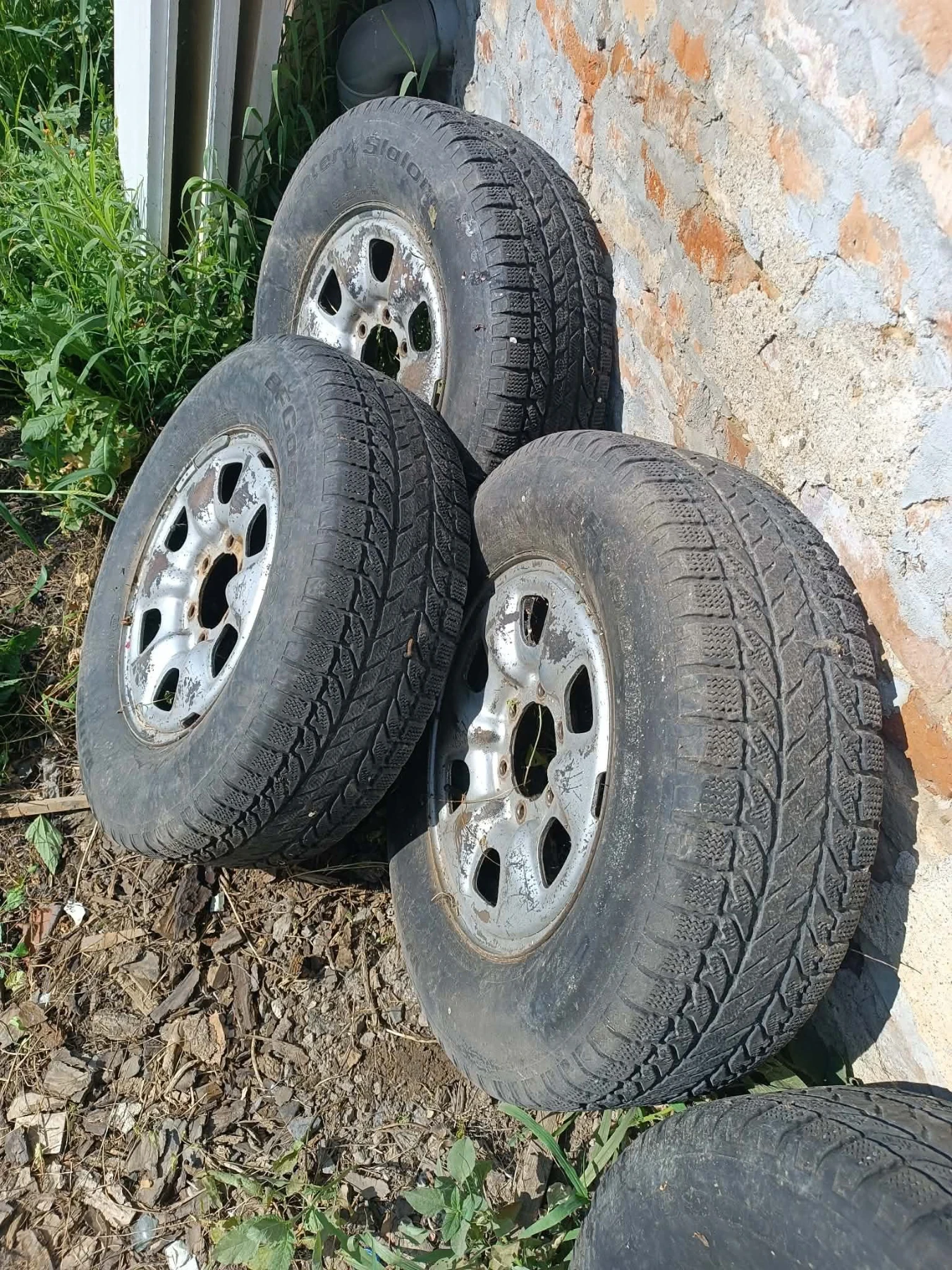 Гуми с джанти BF Goodrich 235/75R16