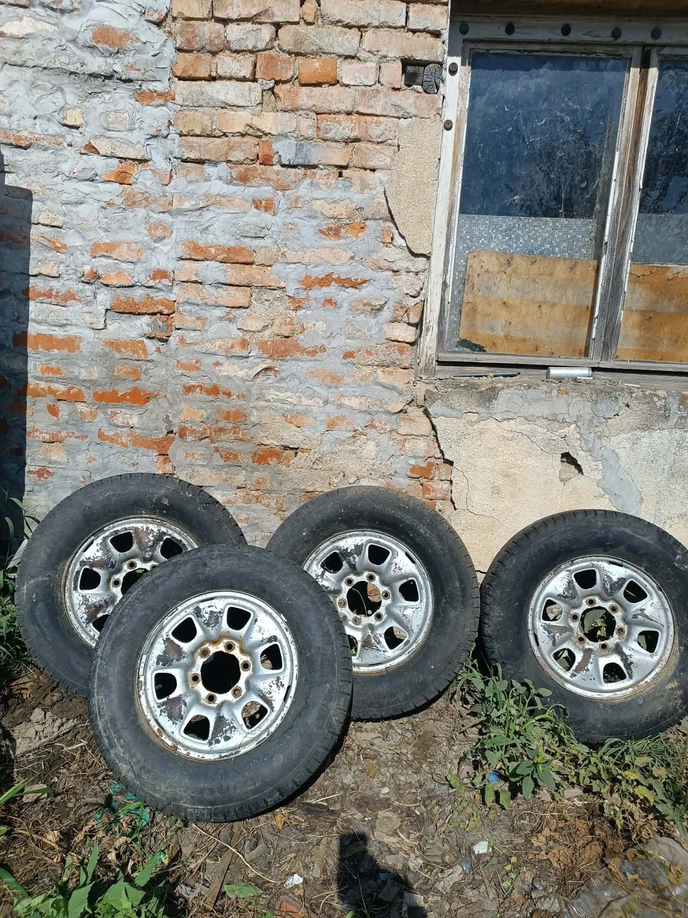 Гуми с джанти BF Goodrich 235/75R16, снимка 2 - Гуми и джанти - 55591876