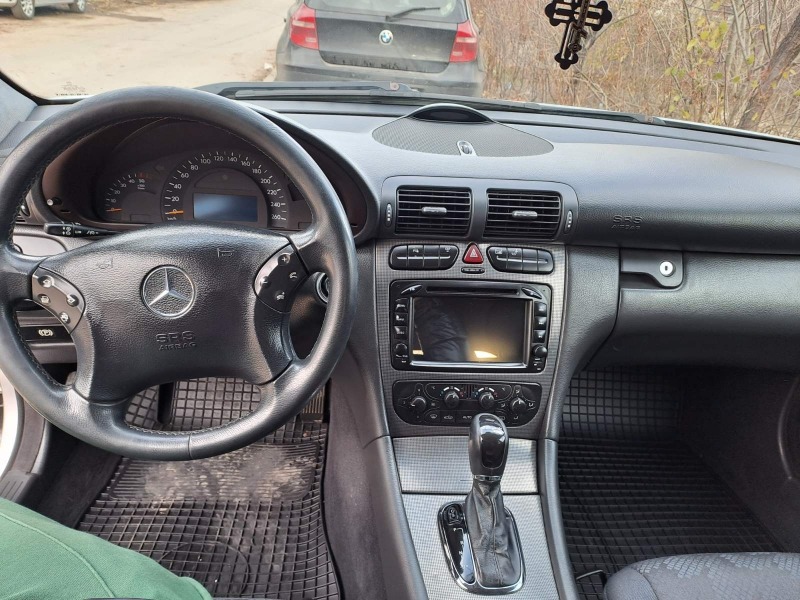 Mercedes-Benz C 220 CDI, снимка 4 - Автомобили и джипове - 45895457