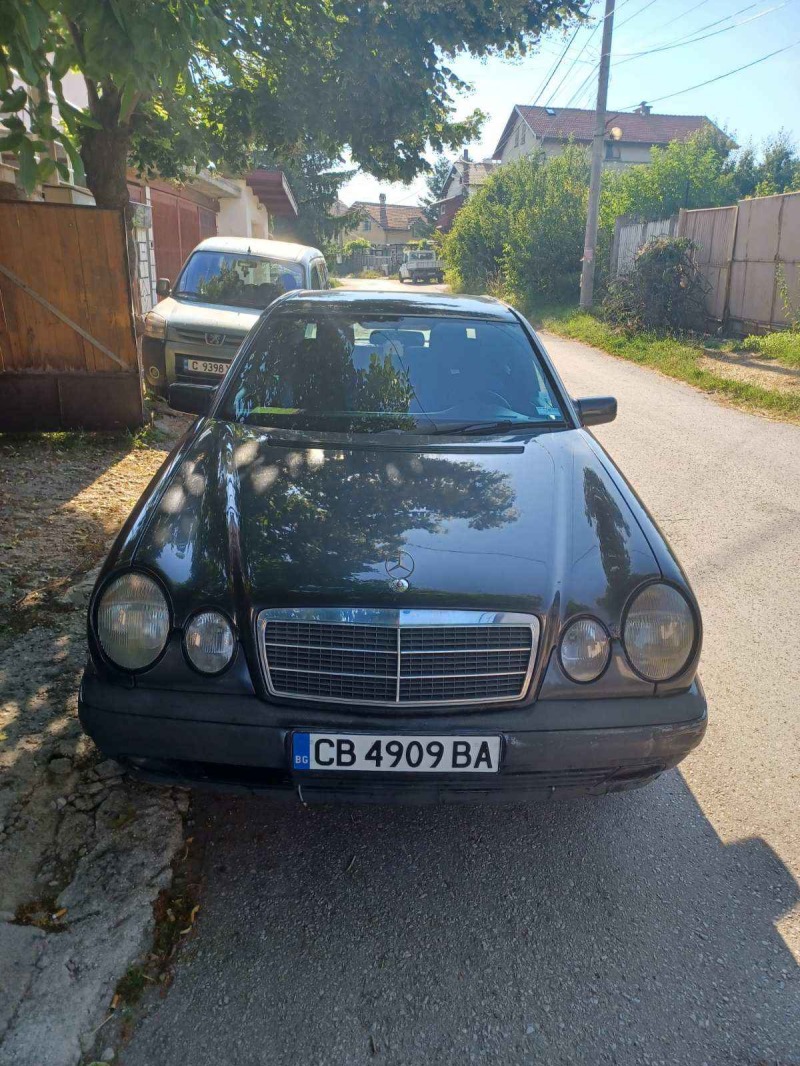Mercedes-Benz E 220, снимка 1 - Автомобили и джипове - 46364545