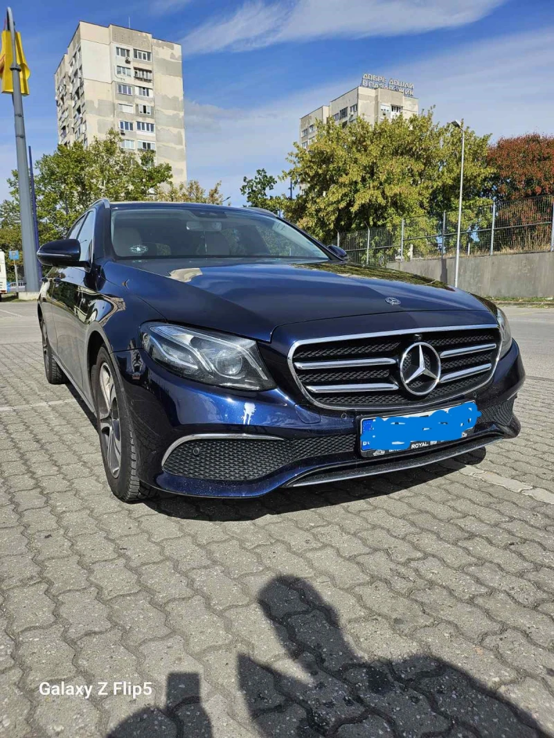 Mercedes-Benz E 220, снимка 3 - Автомобили и джипове - 47251259