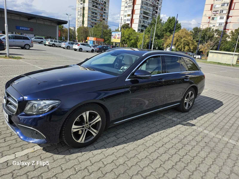 Mercedes-Benz E 220, снимка 1 - Автомобили и джипове - 47251259