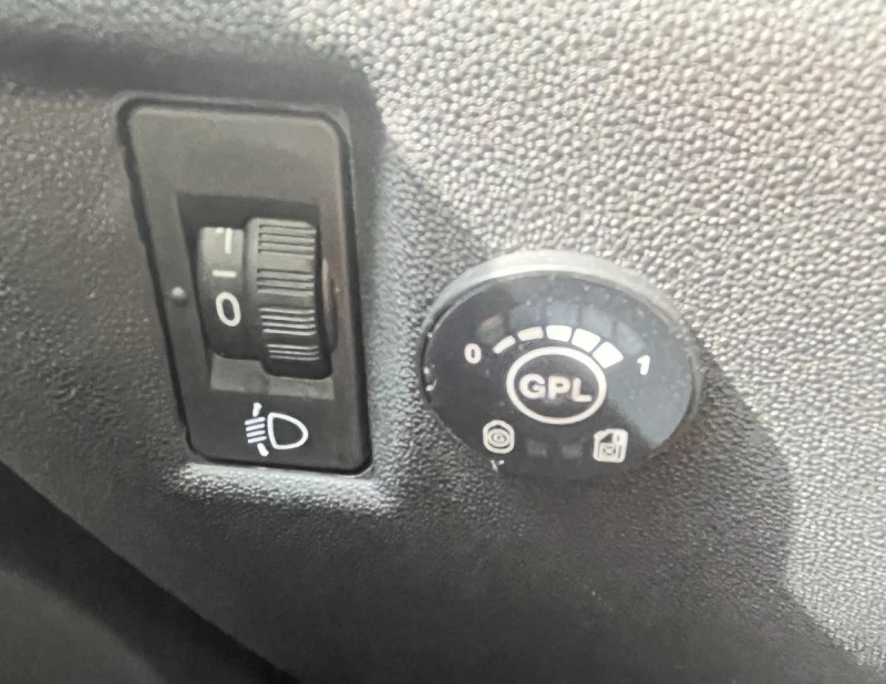 Citroen C3 Picasso 1.4 VTi Газов инжекцион, снимка 12 - Автомобили и джипове - 52451064