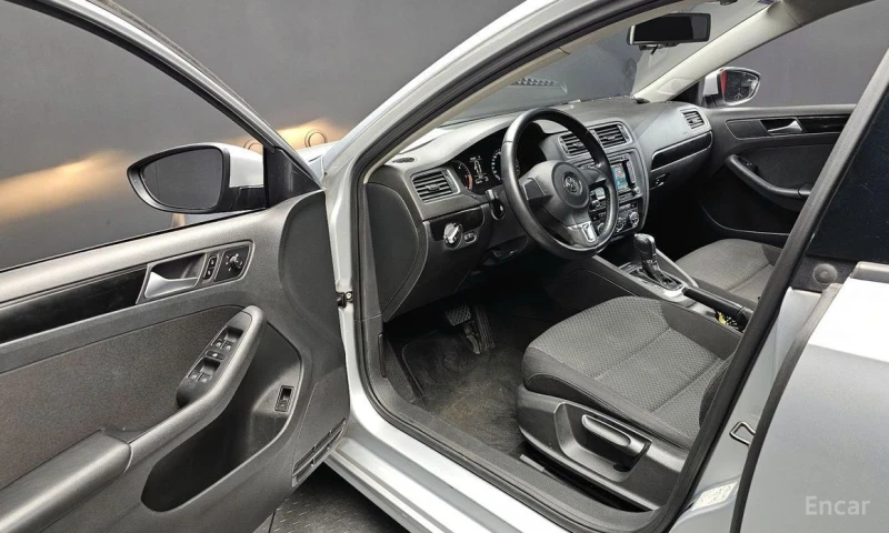 VW Jetta, снимка 11 - Автомобили и джипове - 52964691