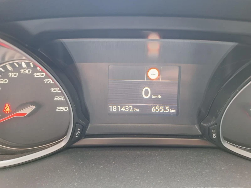 Peugeot 308 bluHDI 11 месец 2019г, снимка 5 - Автомобили и джипове - 53241310
