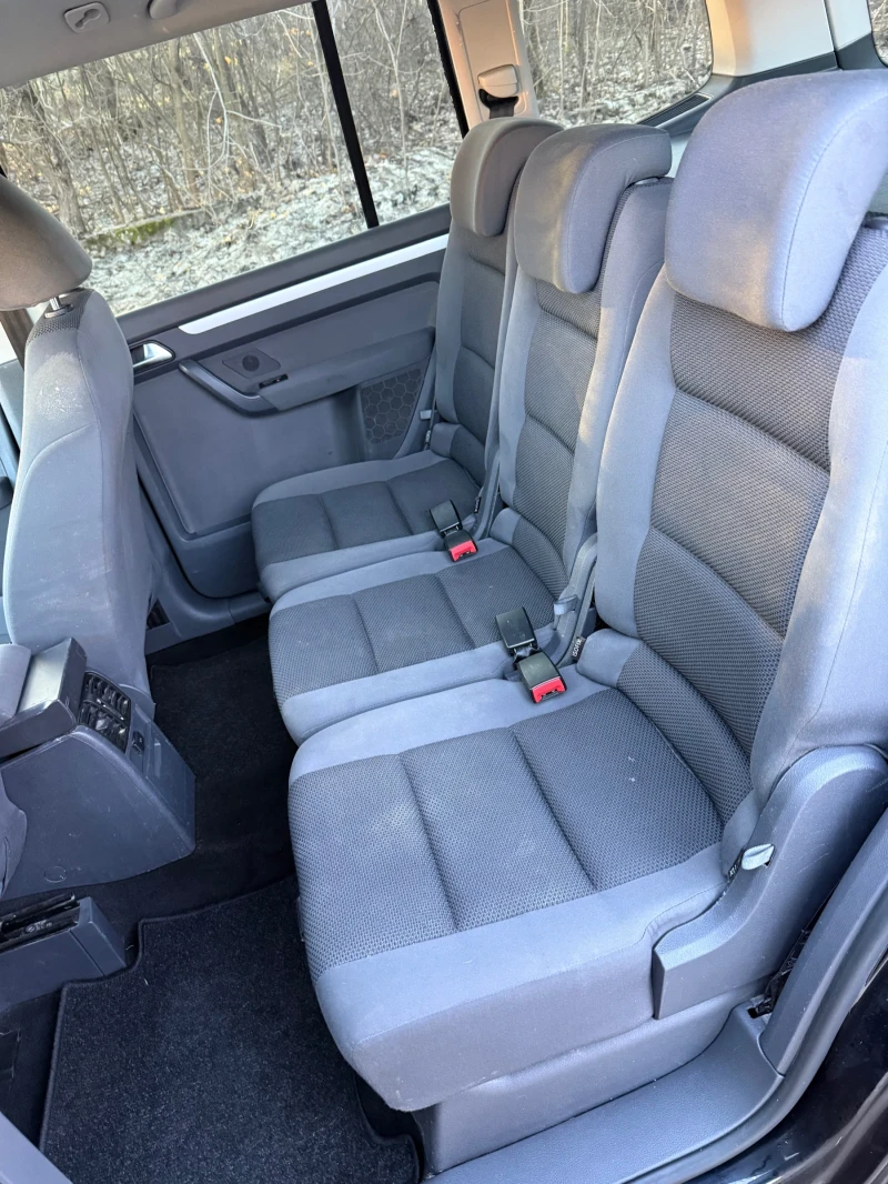 VW Touran 1.6tdi* ПОДГРЕВ, снимка 15 - Автомобили и джипове - 53537289