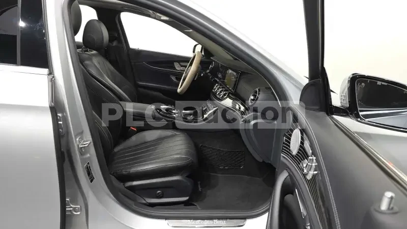 Mercedes-Benz E 400 Адаптивно окачване (ECS)* Адаптивен круиз контрол, снимка 11 - Автомобили и джипове - 54056515