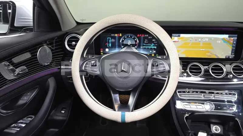 Mercedes-Benz E 400 Адаптивно окачване (ECS)* Адаптивен круиз контрол, снимка 13 - Автомобили и джипове - 54056515