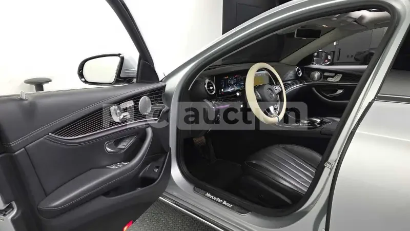 Mercedes-Benz E 400 Адаптивно окачване (ECS)* Адаптивен круиз контрол, снимка 10 - Автомобили и джипове - 54056515