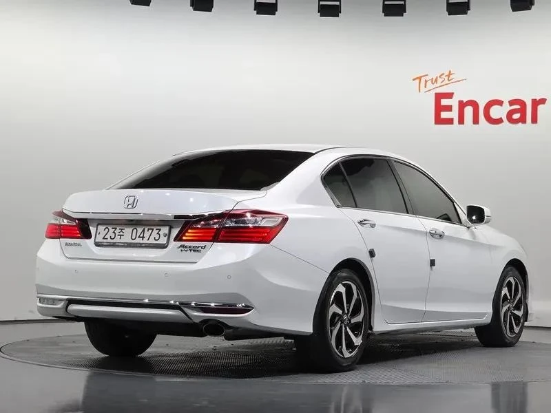 Honda Accord, снимка 2 - Автомобили и джипове - 56690511