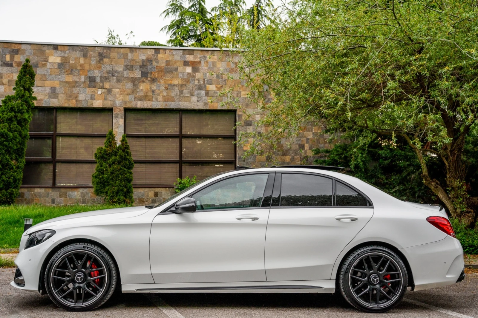 Mercedes-Benz C 220 d* AMG PERFORMANCE* PANORAMA* CARBON*  - изображение 2