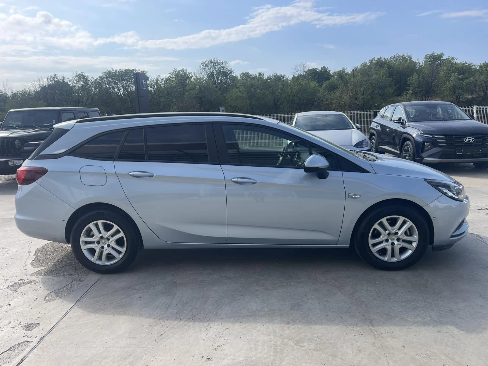 Opel Astra SPORTS TOURER - изображение 4