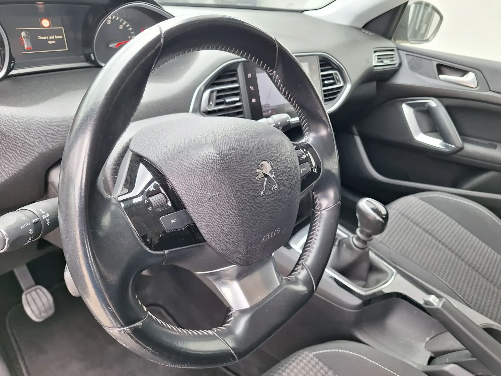 Peugeot 308 bluHDI 11 месец 2019г, снимка 15 - Автомобили и джипове - 53241310