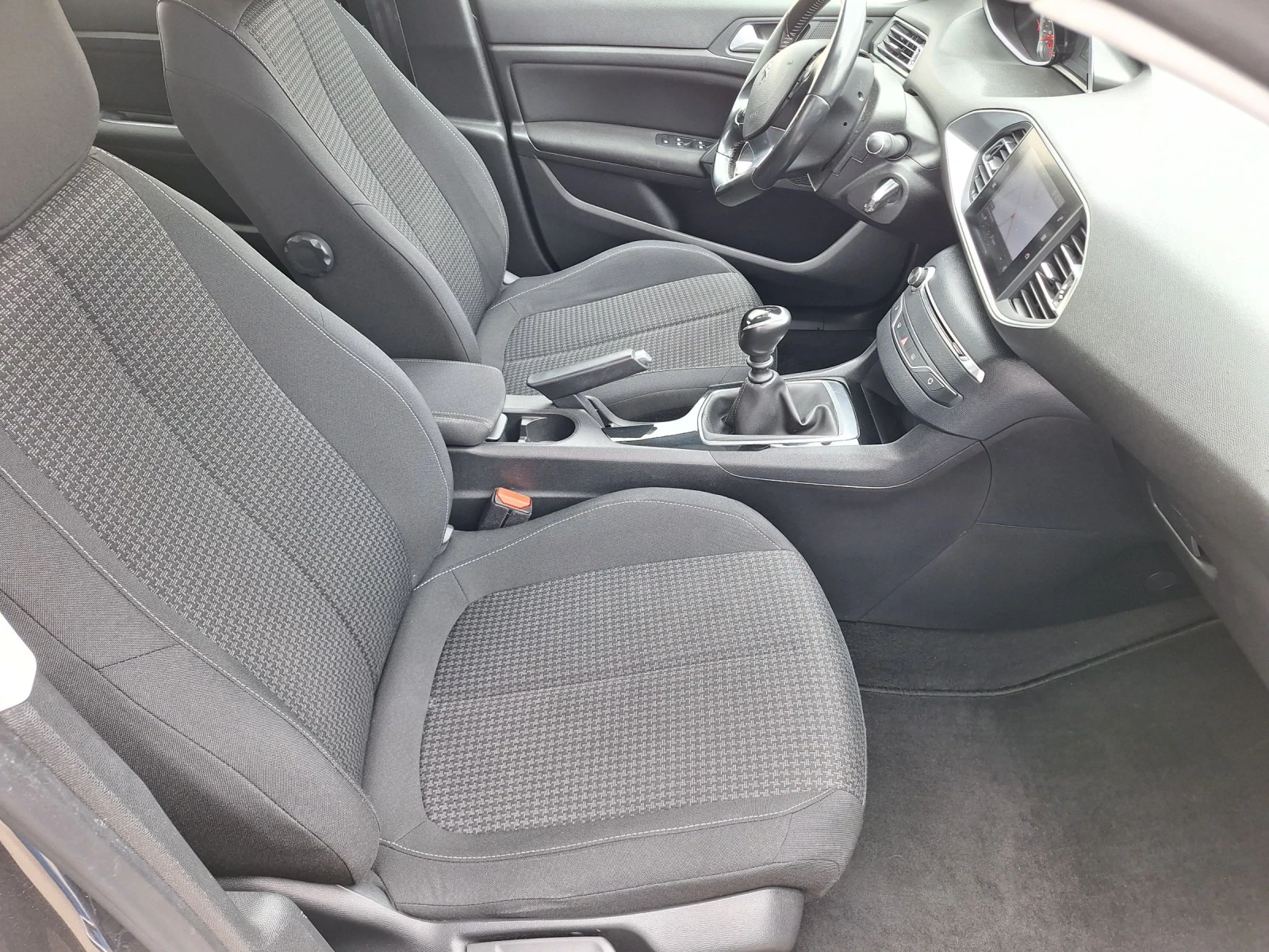 Peugeot 308 bluHDI 11 месец 2019г, снимка 13 - Автомобили и джипове - 53241310