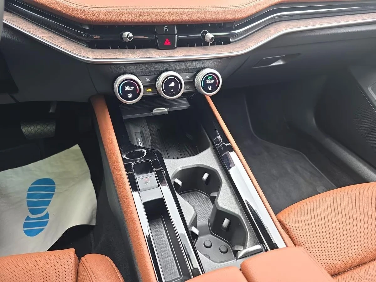 Skoda Superb 2.0 TDI 4x4 L&K CANTON CAMERA MATRIX, снимка 9 - Автомобили и джипове - 54269648