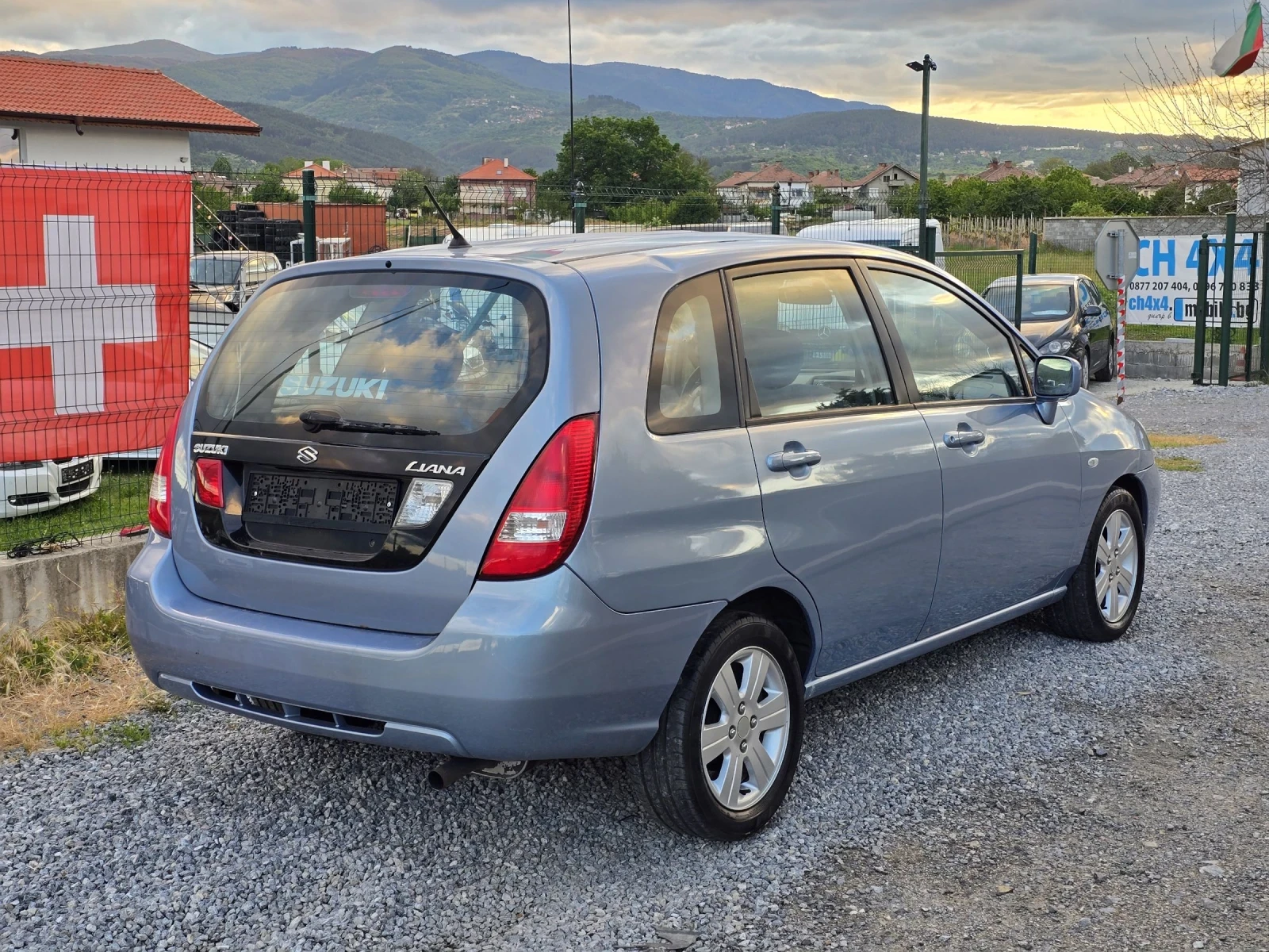 Suzuki Liana 1.6i 4x4 Като Нова, снимка 3 - Автомобили и джипове - 54597999