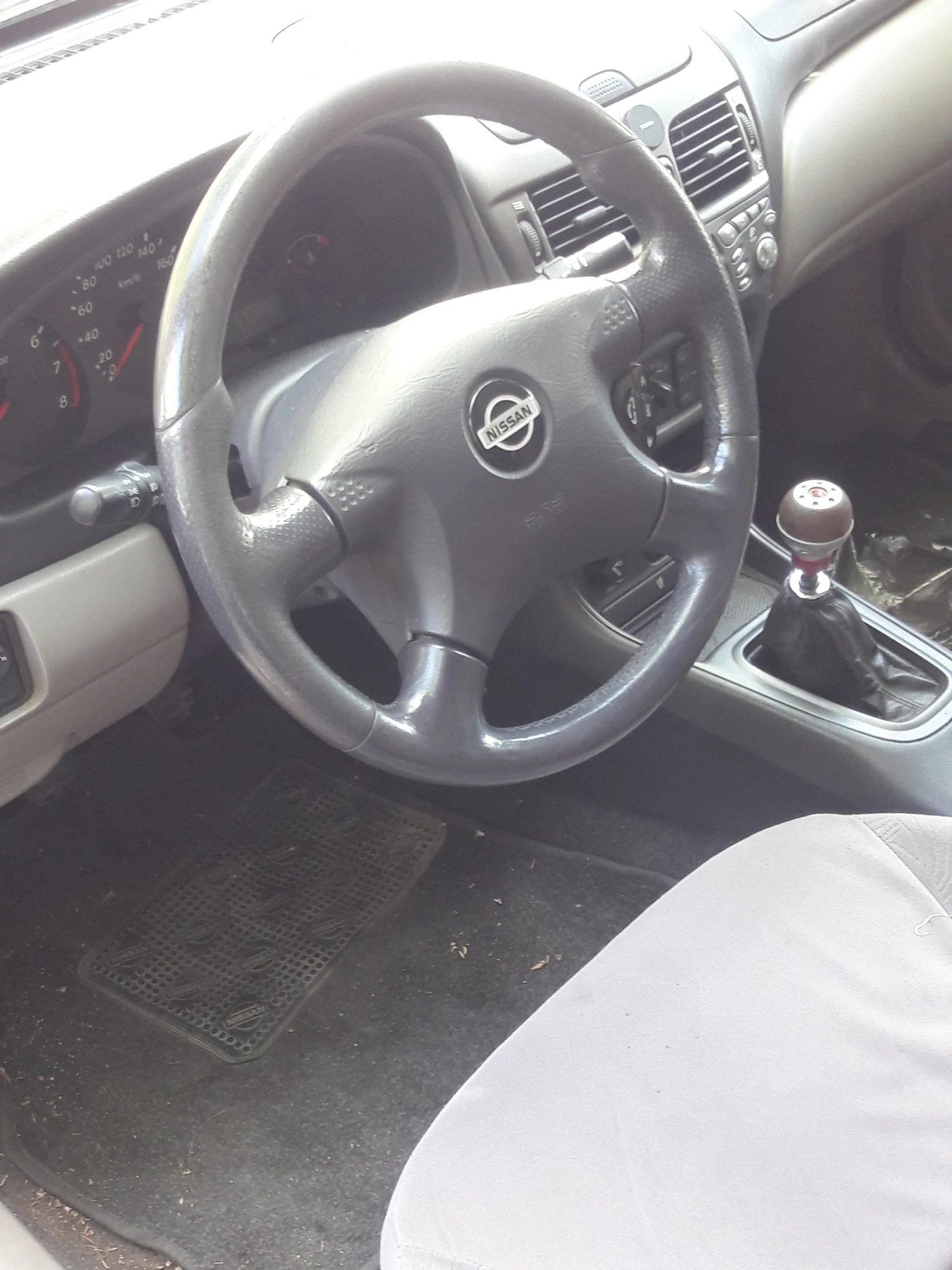 Nissan Almera 1.5 бензин, снимка 5 - Автомобили и джипове - 54734638