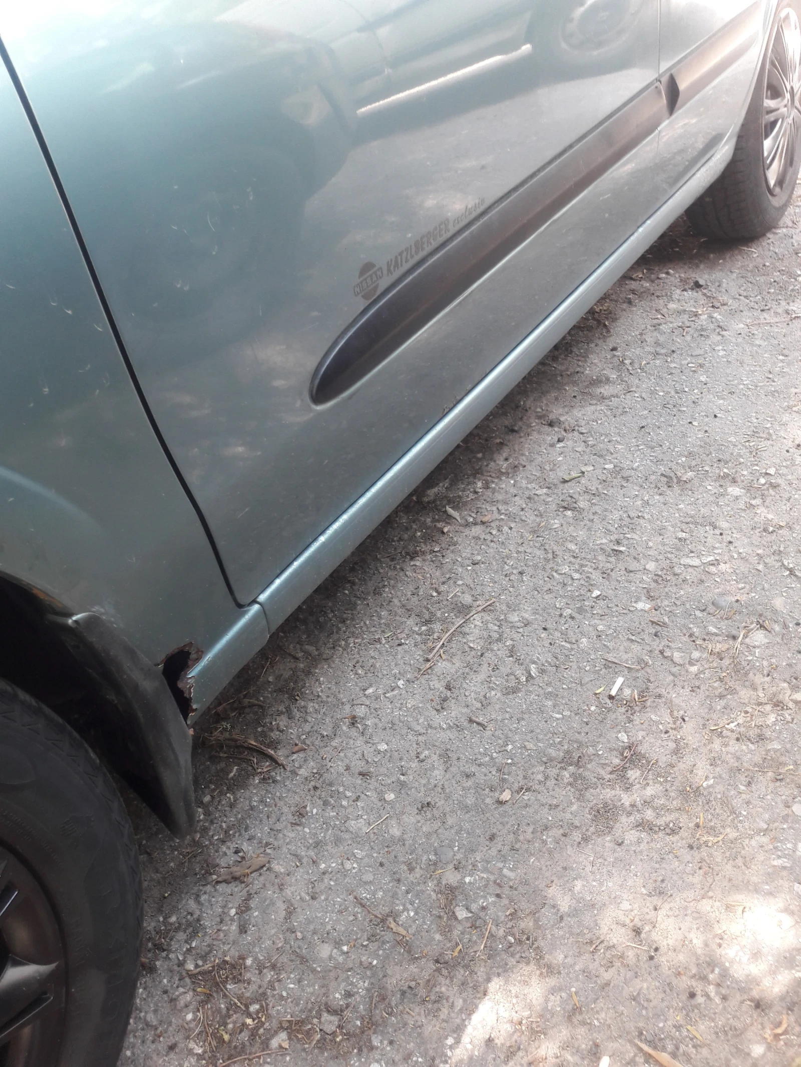 Nissan Almera 1.5 бензин, снимка 14 - Автомобили и джипове - 54734638