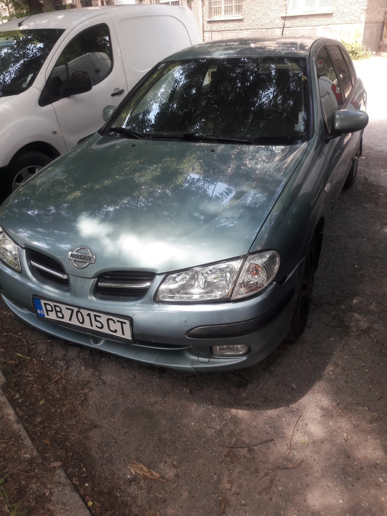 Nissan Almera 1.5 бензин, снимка 13 - Автомобили и джипове - 54734638