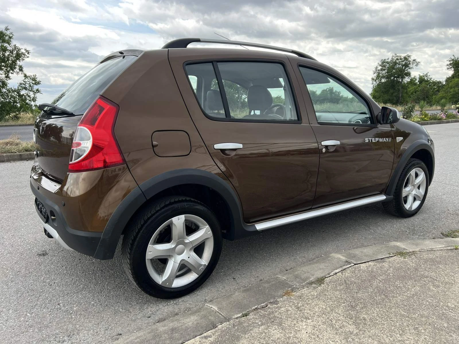 Dacia Sandero 1.6, снимка 5 - Автомобили и джипове - 54959548