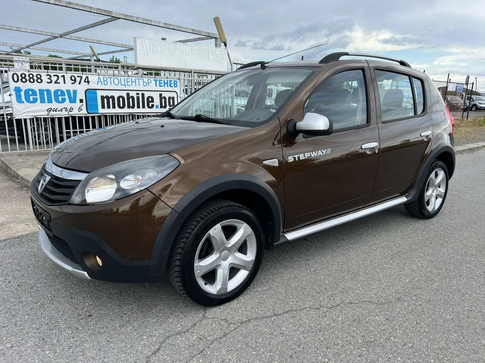 Dacia Sandero 1.6, снимка 3 - Автомобили и джипове - 54959548