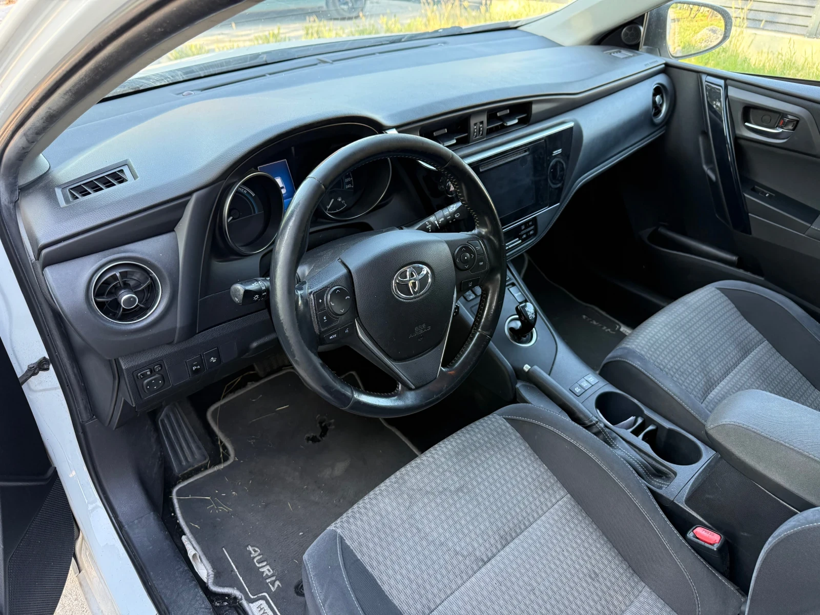 Toyota Auris Hybrid �� ����� | Mobile.bg � ����������� 6