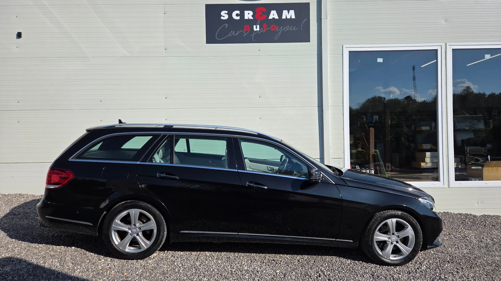 Mercedes-Benz E 350 4-Matic  Всички екстри за модела!, снимка 2 - Автомобили и джипове - 55228845