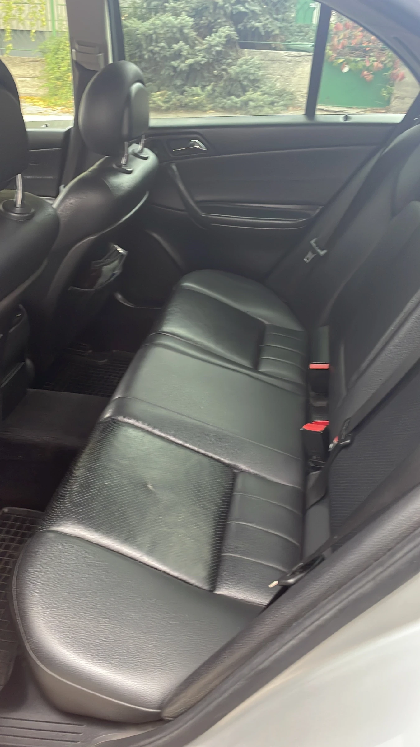Mercedes-Benz C 200, снимка 10 - Автомобили и джипове - 55404402